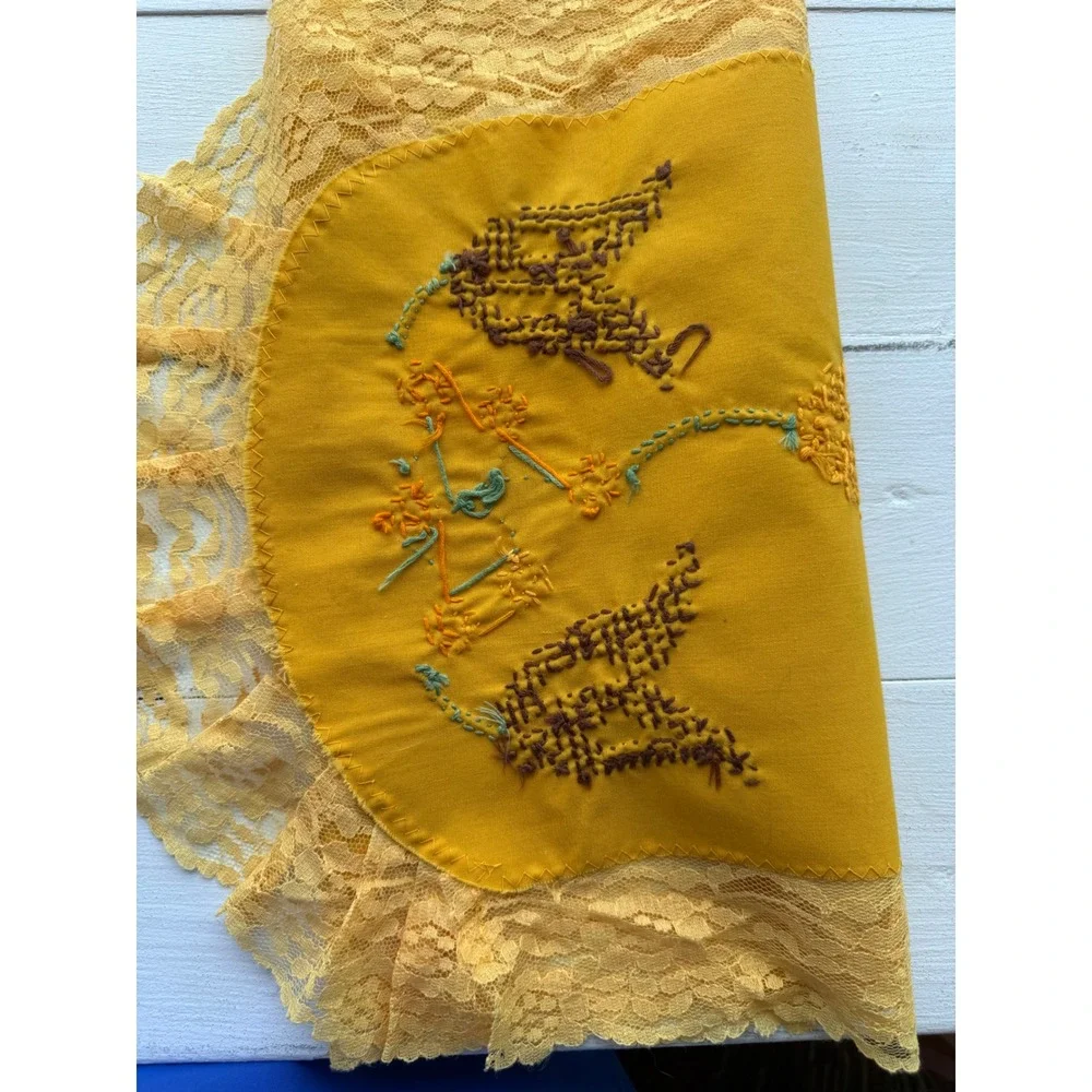 Vintage Yellow Embroidered Lace Trim Table Runner Floral Decor Oval 30 Inch
